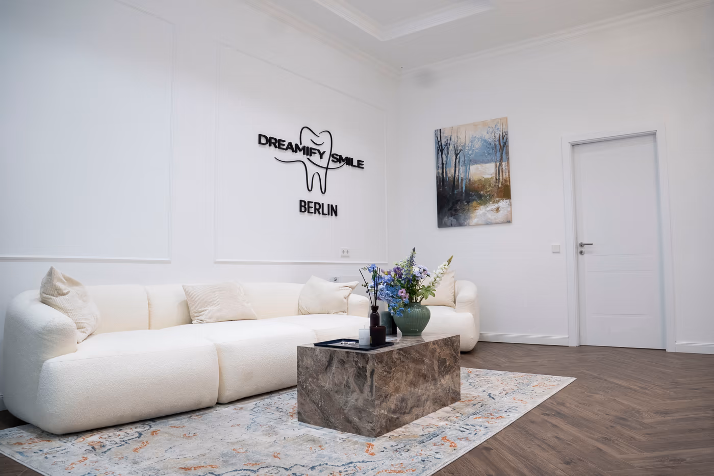 Dreamify Smile Berlin — Lounge zum Ankommen vor der Behandlung