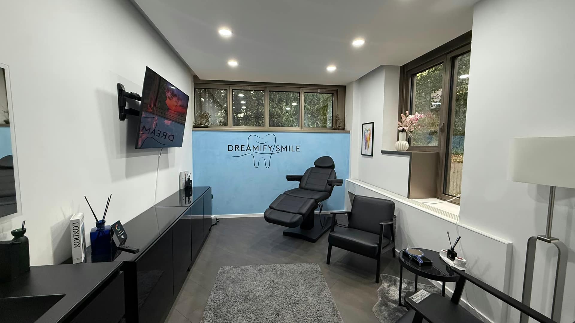 Dreamify Smile Studio für Zahnaufhellung & Bleaching in Köln